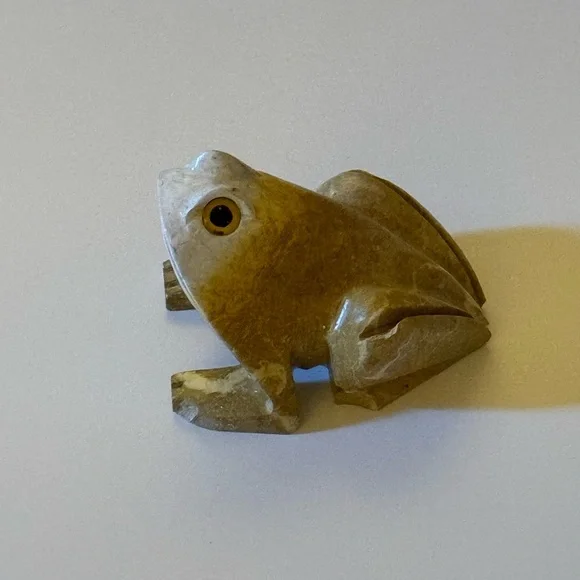 🐸Handcrafted Stone Frog Figurine - Picture 9 of 9